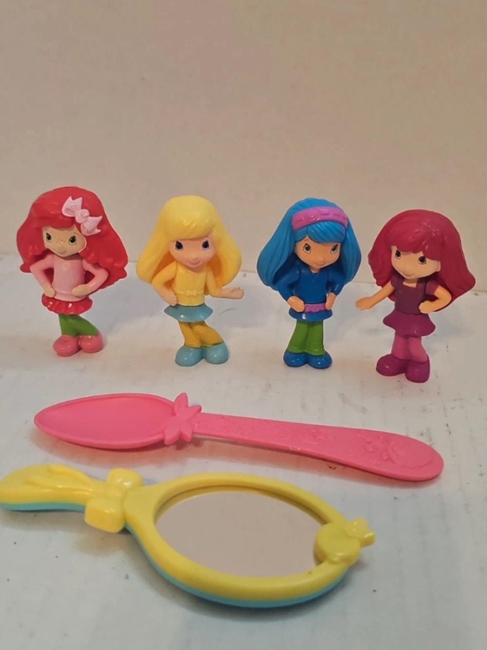 Strawberry-Themed Mini Doll Set with Pink Spoon & Yellow Mirror